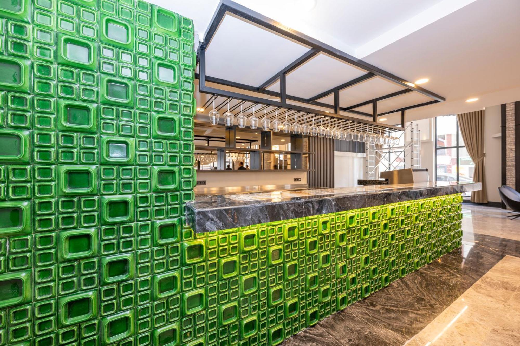 The Nirvanas Hotel — Photos 1